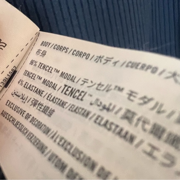 Abercrombie & Fitch Ribbed Button Up Sleeveless Top - Picture 6 of 6